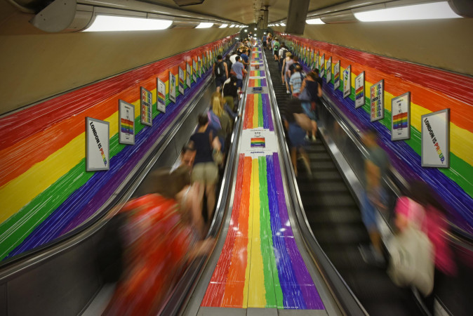 London metrosundan LGBTQ düşməni ölkələrə qadağa