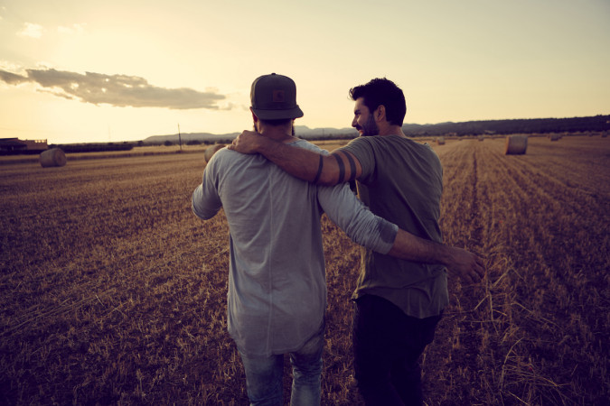 Men arm in arm: Bromance or sexual relationships