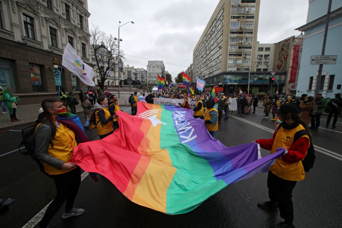 LGBTİ+ ukraynalılar silaha sarılıblar