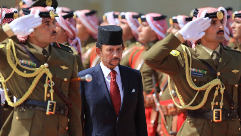 Homosexuals will be punished to death by stoning in Brunei