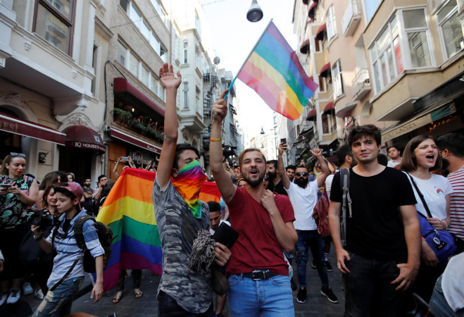 Türkiyə: LGBTİ+ uşaqlara qarşı həyasız hücum