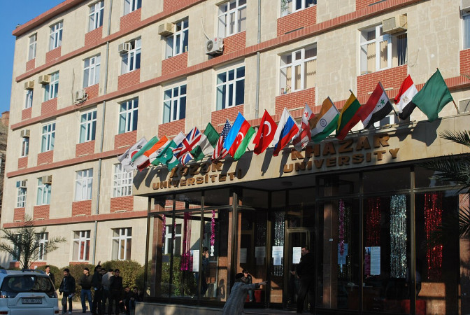 Xəzər Universitetinin dekanı homofob paylaşımı silib