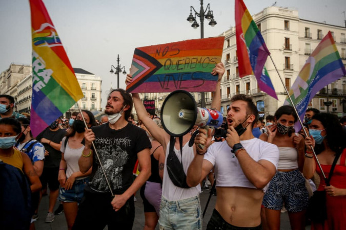İspaniya: Homofoblar gey kişiyə hücum edib