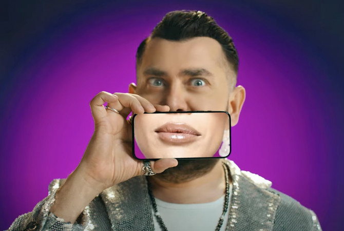 Gender and identity play in visual codes by Röya and Murad Arif?